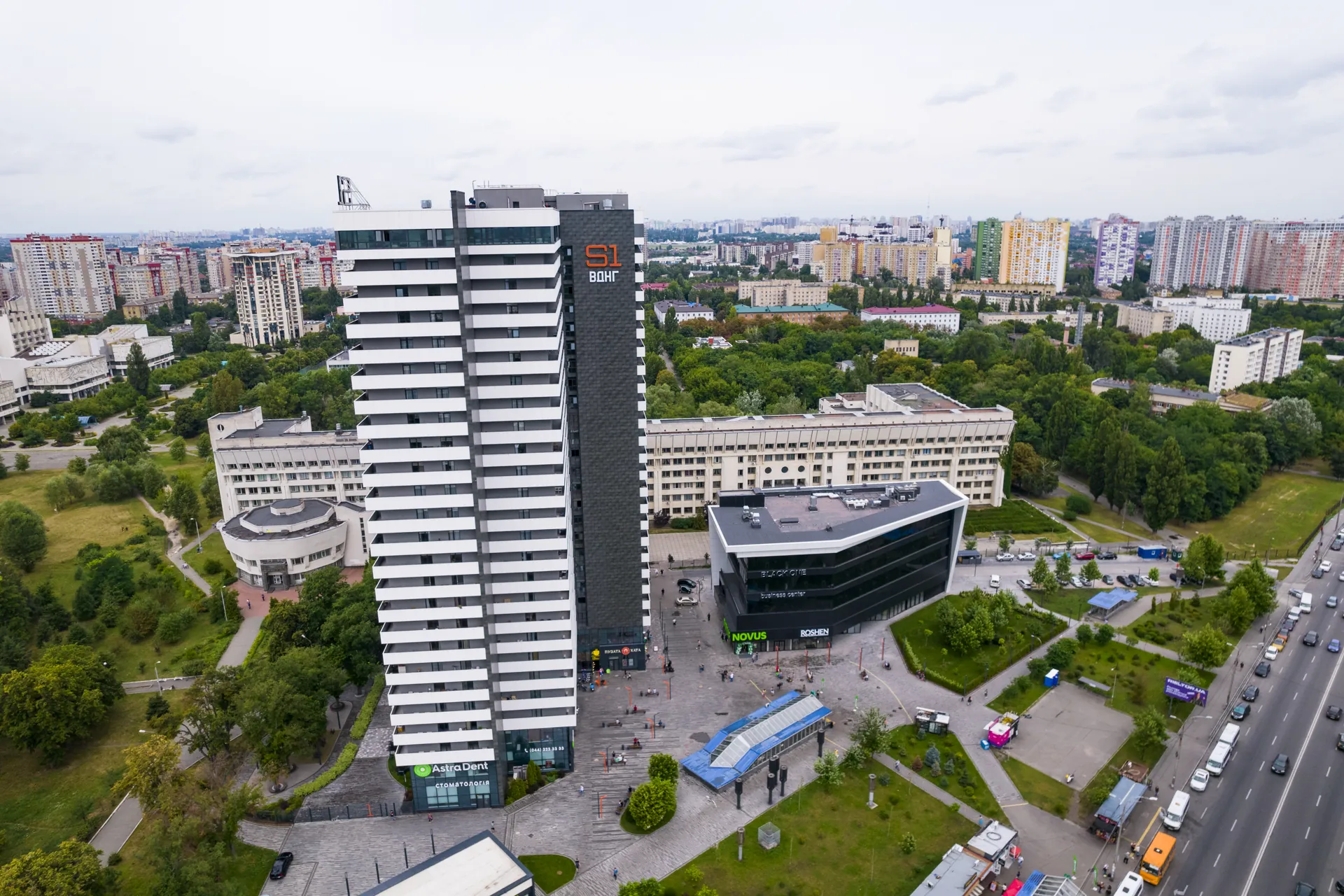 S1 VDNG among the buildings of Holosiivskyi District